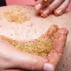 Femme Baija Moana                Gommage Corps