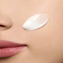 CLARINS Bright Plus                Emulsion Hydratante Anti-taches