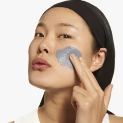 CLINIQUE All About Clean                Gommage + Masque Au Charbon 2-en-1