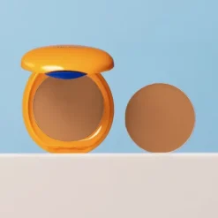 SHISEIDO Sun Compact                Fond de Teint Compact Bronzant SPF10