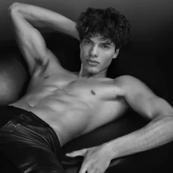 Homme VIKTOR&ROLF Spicebomb Dark Leather                Eau de Parfum Enigmatique et Sensuelle pour Homme