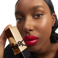 YVES SAINT LAURENT Rouge Pur Couture                Rouge à lèvres fini satin - Couleur intense et confort